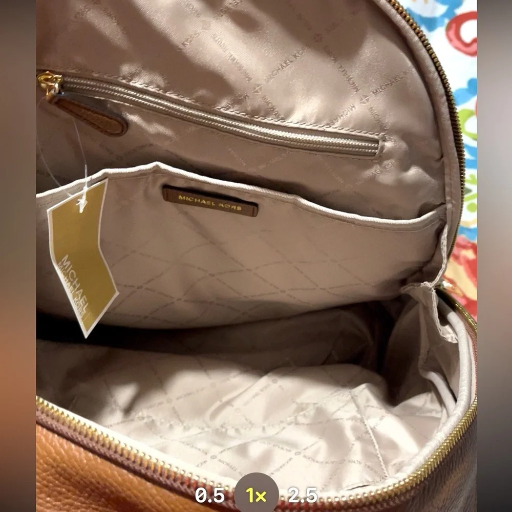 🆕🌺MICHAEL KORS Backpack🌺 - Picture 10 of 16